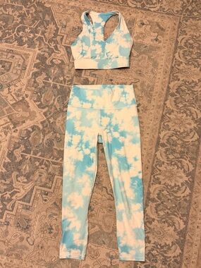 Fabletics Blue and White Tie-Dye Sports Bra & Leggings Set